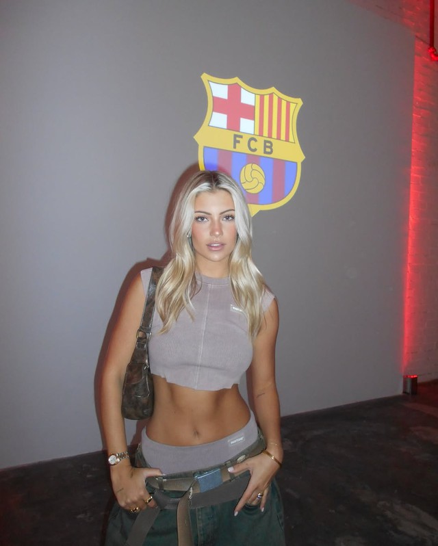 Rộ tin Lamine Yamal có bạn gái mới, "hot girl" sở hữu 4 triệu fan, vừa giàu vừa nóng bỏng!- Ảnh 2. Rộ tin Lamine Yamal có bạn gái mới, "hot girl" sở hữu 4 triệu fan, vừa giàu vừa nóng bỏng!- Ảnh 2.