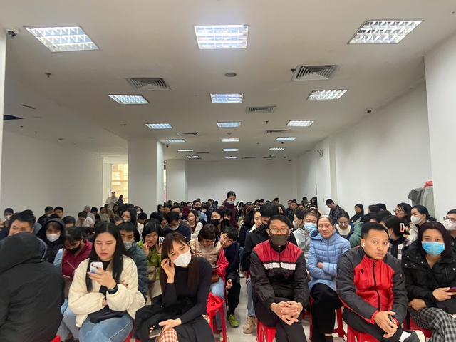 Nhật ký mua vàng của tôi: Đi từ 26 Tết, 4 lần về tay không, ra Giêng rồi mới cầm được 1 chỉ!- Ảnh 1.