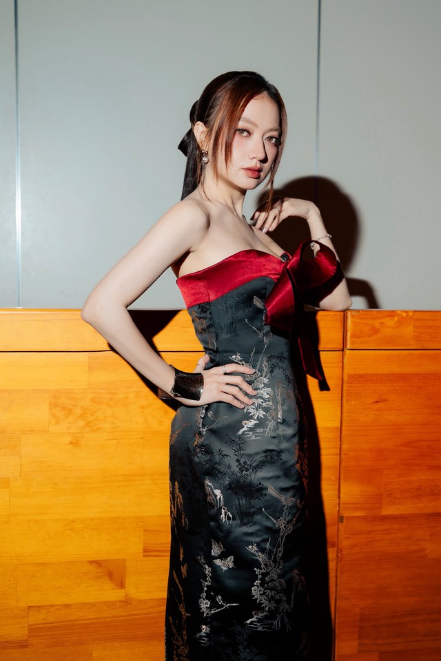 Mở bát Vbiz 2026: Nữ ca sĩ được cầu hôn, danh tính bạn trai gây bất ngờ- Ảnh 8. Mở bát Vbiz 2026: Nữ ca sĩ được cầu hôn, danh tính bạn trai gây bất ngờ- Ảnh 8.