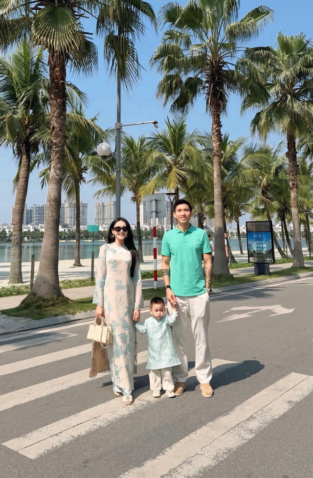 Doãn Hải My bế con ngắm pháo hoa ở khu biệt thự bạc tỷ, một câu nói của bà ngoại về Văn Hậu cực viral - Ảnh 3.