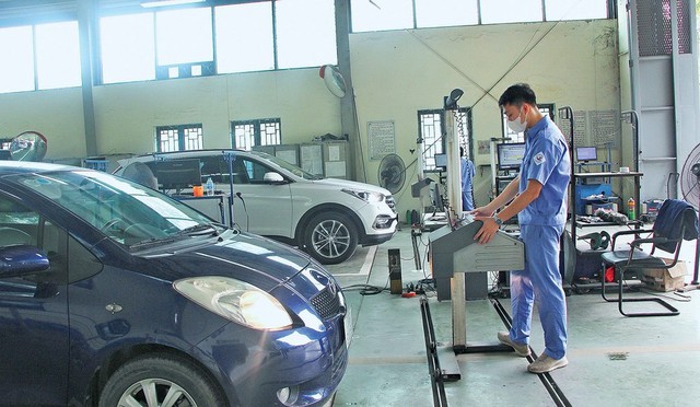 Quy định mới từ 1/3: Tài xế ô tô và xe máy chính thức chuyển sang dùng giấy đăng kiểm điện tử- Ảnh 2.