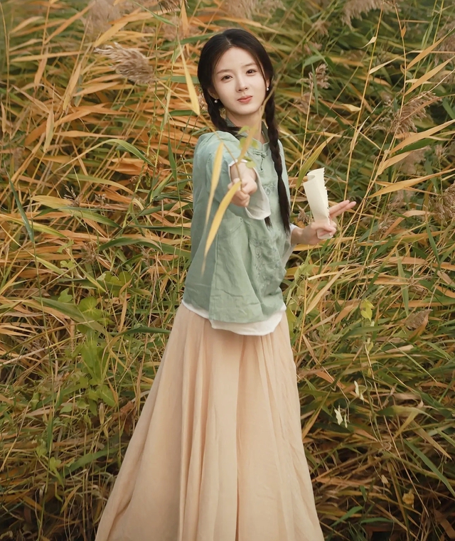 Ngắm dung mạo này sẽ hiểu vì sao "chúng sinh không bình đẳng":Nhan sắc sinh ra ở vạch đích, lấy hết tinh hoa trên đời- Ảnh 15.