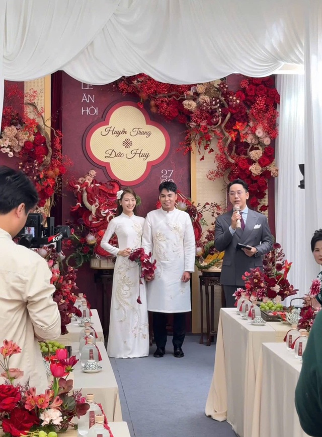 Người trong bức ảnh 8 năm trước của MC Mù Tạt giờ là chồng cô - Ảnh 1.