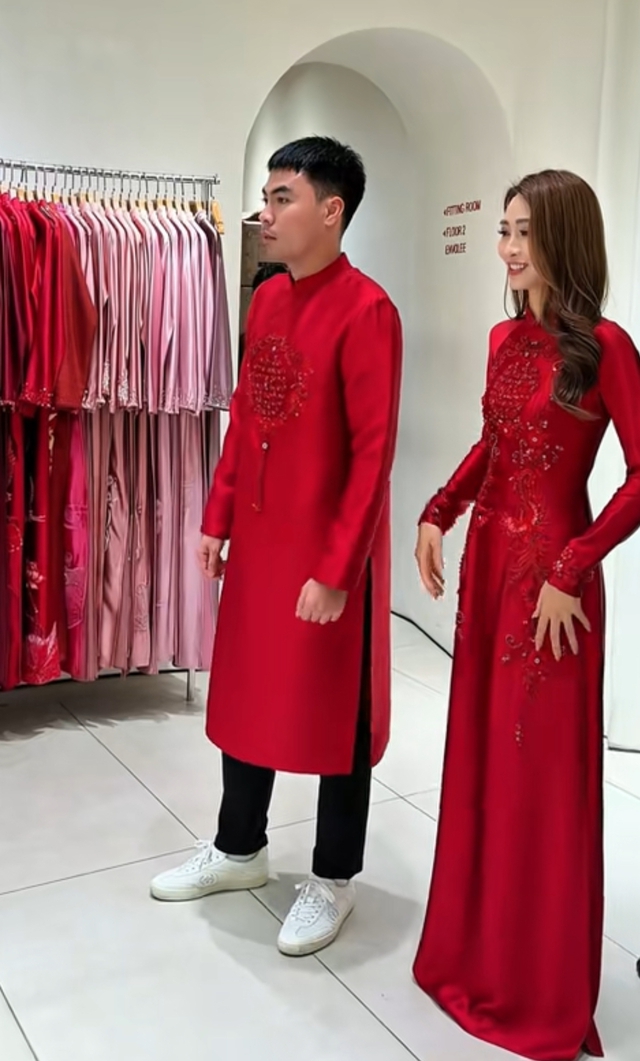 Lộ hình ảnh MC Huyền Trang Mù Tạt cùng tiền vệ Đức Huy đi thử áo dài cho lễ ăn hỏi diễn ra hôm nay  - Ảnh 4.