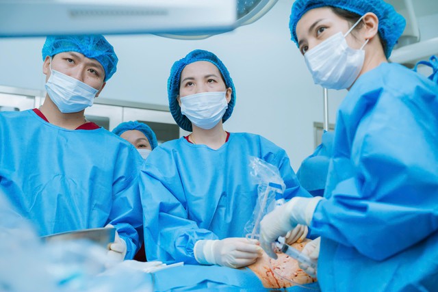 Nữ bác sĩ chữa bệnh cho những em bé nằm trong bụng mẹ: "Mình luôn học hỏi và phát triển không ngừng nghỉ vì… THƯƠNG" - Ảnh 3.