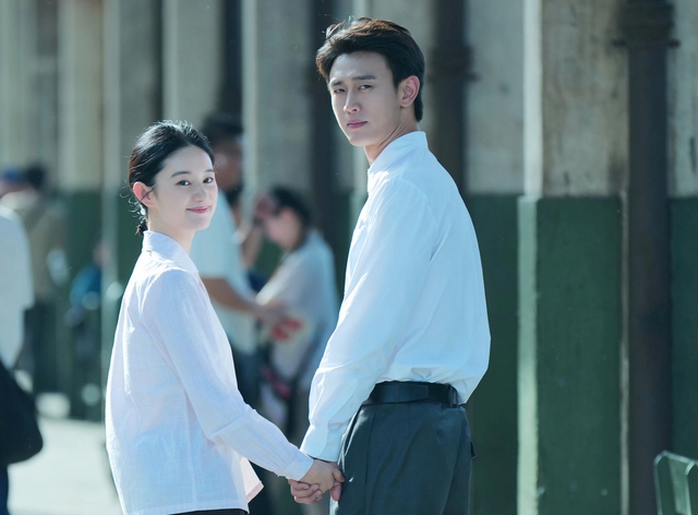 Nhìn cặp đôi này mới hiểu thế nào là "trai anh hùng gái thuyền quyên": Chemistry hơn cả hoàn hảo mê hoặc 200 triệu fan- Ảnh 1.