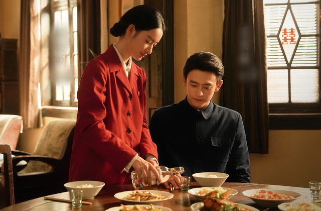 Nhìn cặp đôi này mới hiểu thế nào là "trai anh hùng gái thuyền quyên": Chemistry hơn cả hoàn hảo mê hoặc 200 triệu fan- Ảnh 3.