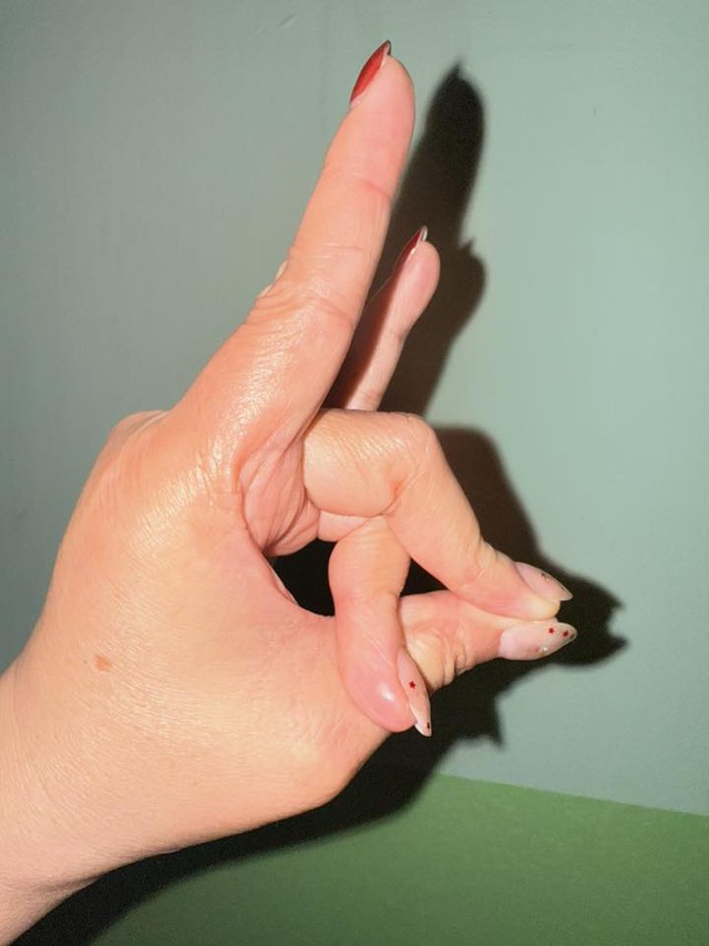 Trend “kết ấn cầu tài” mong thành phú ông, phú bà: Làm mấy mấy giây, giàu được thì tốt không thì có kỷ niệm - Ảnh 2.