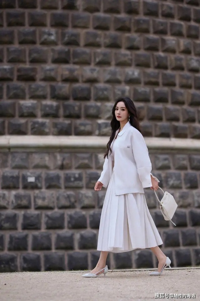 Dương Mịch sao lại bị đối xử thế này?- Ảnh 1.