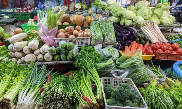 3 loại rau dễ "ngậm" nhiều thuốc trừ sâu, ký sinh trùng nhất chợ, đi mua phải lựa kỹ - Ảnh 1.