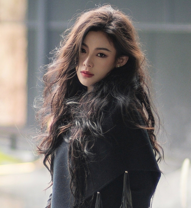 Đây chính là mỹ nhân đẹp nhất phim Tết 2026: Visual tuyệt tác trời ban, diễn hay đến nỗi vực dậy cả phòng vé- Ảnh 9. Đây chính là mỹ nhân đẹp nhất phim Tết 2026: Visual tuyệt tác trời ban, diễn hay đến nỗi vực dậy cả phòng vé- Ảnh 9.