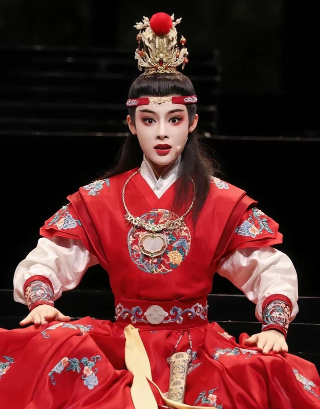 Đây chính là mỹ nhân đẹp nhất phim Tết 2026: Visual tuyệt tác trời ban, diễn hay đến nỗi vực dậy cả phòng vé- Ảnh 11. Đây chính là mỹ nhân đẹp nhất phim Tết 2026: Visual tuyệt tác trời ban, diễn hay đến nỗi vực dậy cả phòng vé- Ảnh 11.