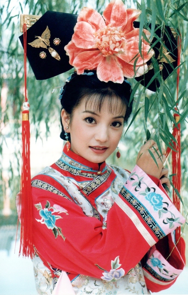 Nữ diễn viên phim giờ vàng bị cấm sóng vô thời hạn: 48 bộ phim bị xoá sổ, 1.900 tỷ biến mất sau 1 đêm- Ảnh 2.