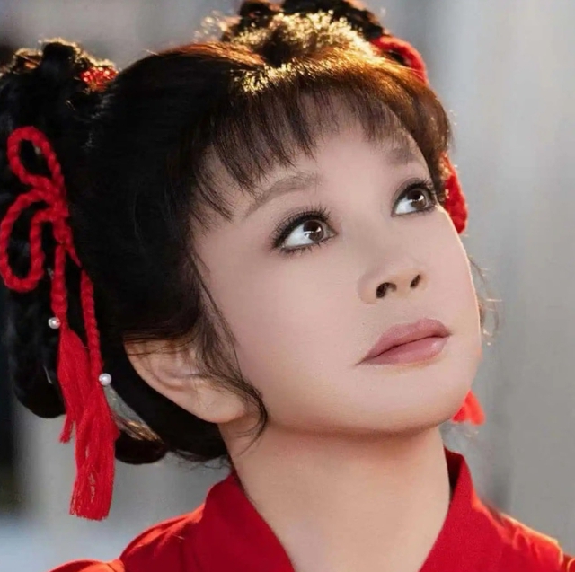 Mỹ nhân suýt thay Lưu Diệc Phi đóng Tiểu Long Nữ: Nhan sắc này Doãn Chí Bình cũng chê, trò cười lớn nhất showbiz- Ảnh 4.