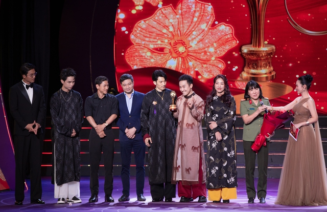 Chiến Sĩ Quả Cảm là chương trình truyền hình được khán giả yêu thích nhất tại Mai Vàng lần thứ 31- Ảnh 2.