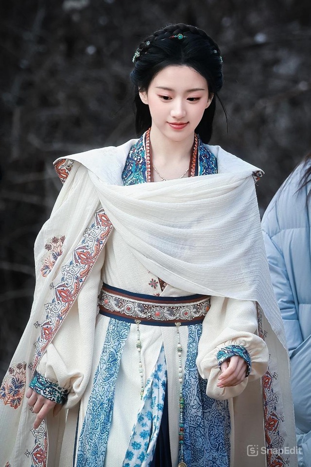 Phong hoa tuyệt đại cũng không đủ hình dung mỹ nhân này: Trời sinh để đóng cổ trang, ngắm một hồi tưởng xuyên không- Ảnh 10.