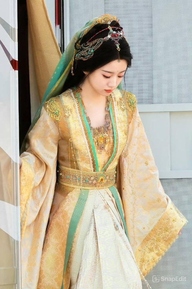 Phong hoa tuyệt đại cũng không đủ hình dung mỹ nhân này: Trời sinh để đóng cổ trang, ngắm một hồi tưởng xuyên không- Ảnh 11.