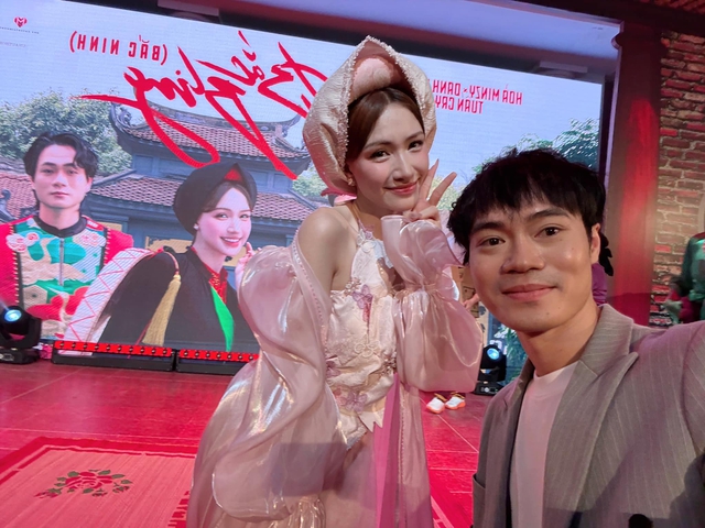 Văn Toàn nhắc thẳng mặt Hoà Minzy: Trả nợ đi, tết đến nơi rồi!- Ảnh 1.