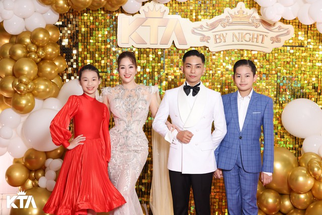 Gia đình Khánh Thi - Phan Hiển gây "sốt" với khung hình cực phẩm: Bé Lisa chiếm trọn spotlight vì biểu cảm quá đáng yêu!- Ảnh 5.