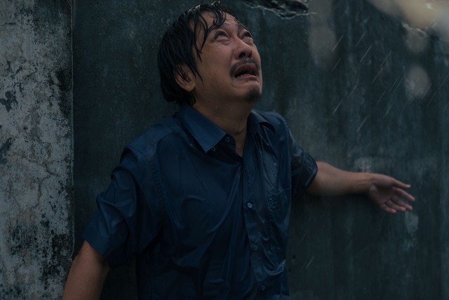 Có phim Việt cười chưa xong đã khóc không dứt: Nam chính khổ ơi là khổ, dầm mưa gào thét thấy mà thương - Ảnh 4.