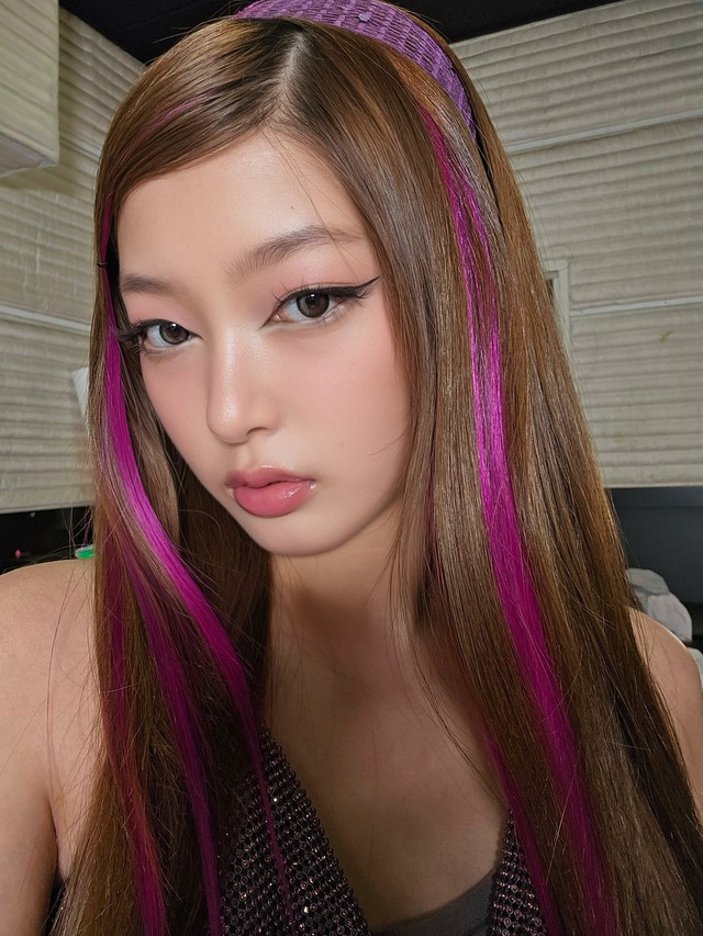 Mỹ nhân trẻ tuổi nhất Kbiz được đề đề cử tại Grammy: 7 giây xuất hiện cũng đủ viral khắp cõi mạng - Ảnh 2.