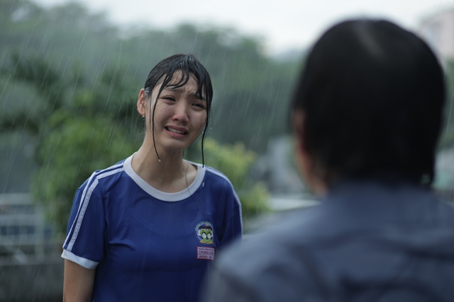 Có phim Việt cười chưa xong đã khóc không dứt: Nam chính khổ ơi là khổ, dầm mưa gào thét thấy mà thương - Ảnh 3.