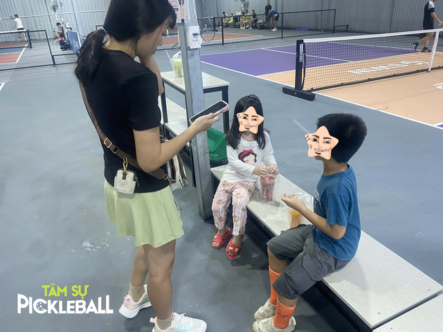 Môn thể thao gia đình của năm 2025 gọi tên Pickleball: Chữa lành hôn nhân, gắn kết tình thân và nhiều hơn thế nữa! - Ảnh 4.