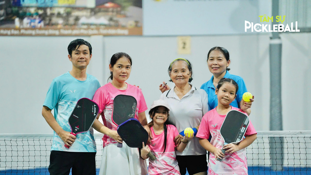 Môn thể thao gia đình của năm 2025 gọi tên Pickleball: Chữa lành hôn nhân, gắn kết tình thân và nhiều hơn thế nữa! - Ảnh 9.