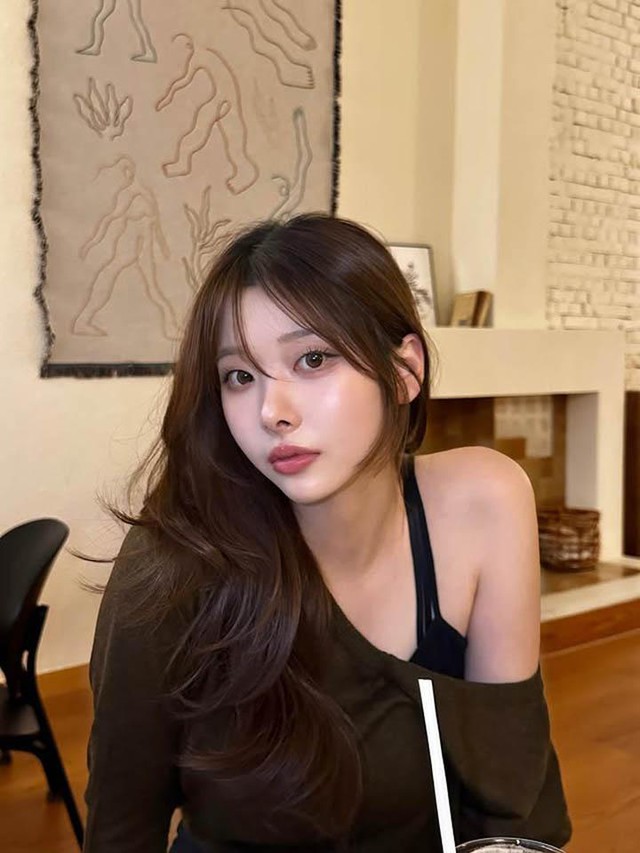 Hot girl diện áo trễ vai "hững hờ" đúng chuẩn nàng thơ khiến fan xao xuyến- Ảnh 10. Hot girl diện áo trễ vai