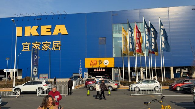 Khung cảnh người Trung Quốc chen nhau đổ xô đến Ikea trước Tết, nhưng lý do lại hoàn toàn bất ngờ - Ảnh 1.