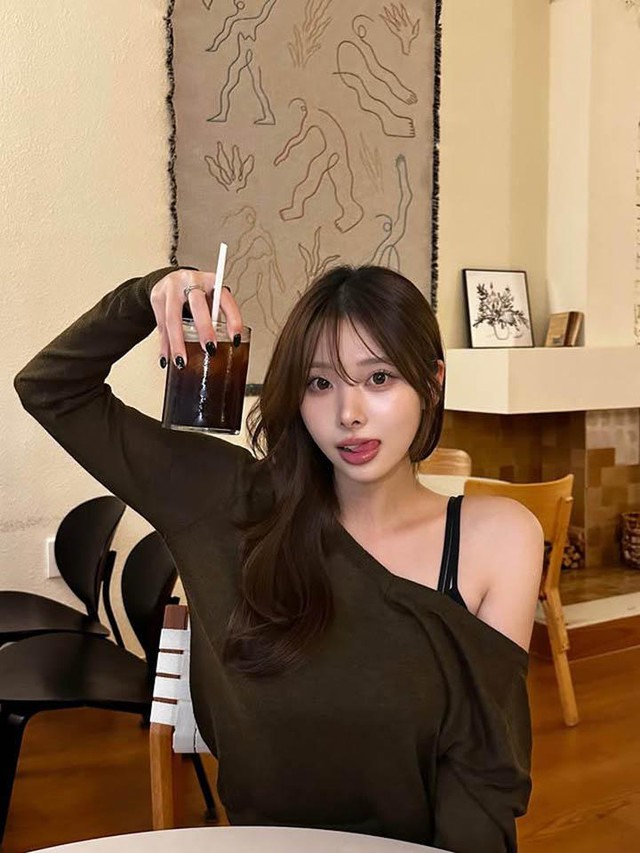 Hot girl diện áo trễ vai "hững hờ" đúng chuẩn nàng thơ khiến fan xao xuyến- Ảnh 2. Hot girl diện áo trễ vai