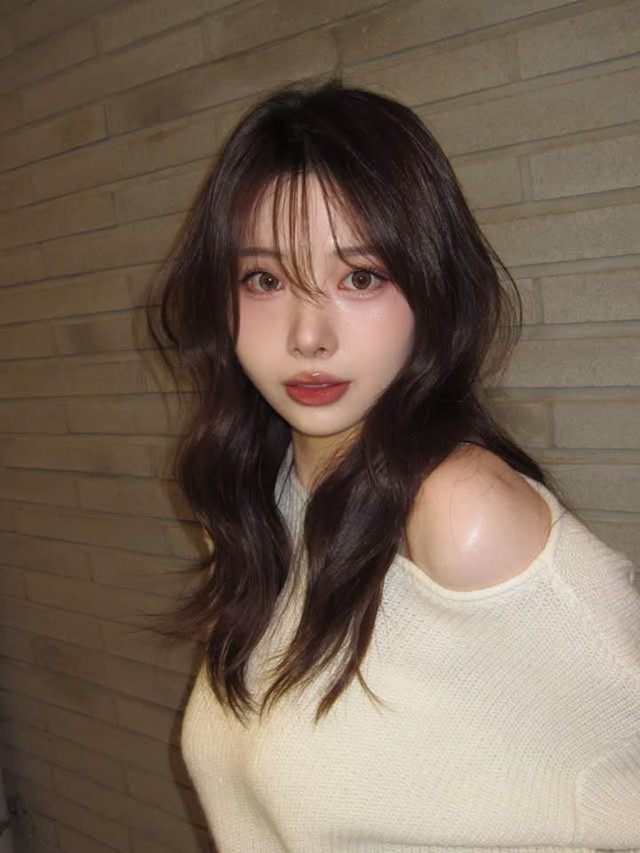 Hot girl diện áo trễ vai "hững hờ" đúng chuẩn nàng thơ khiến fan xao xuyến- Ảnh 3. Hot girl diện áo trễ vai