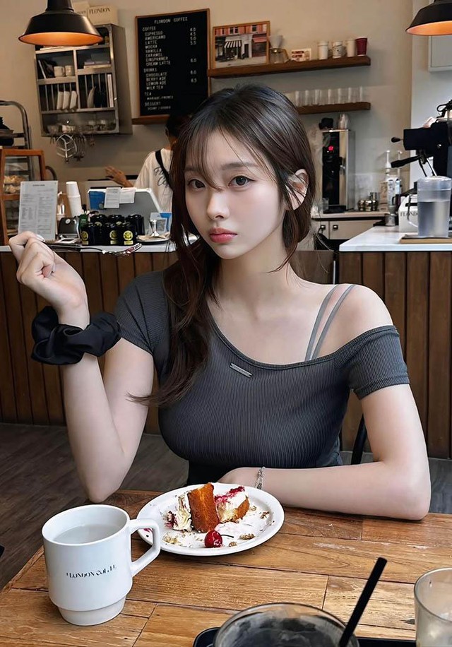 Hot girl diện áo trễ vai "hững hờ" đúng chuẩn nàng thơ khiến fan xao xuyến- Ảnh 7. Hot girl diện áo trễ vai