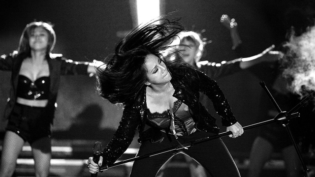 Cát-xê trăm triệu trong Vbiz không thiếu nhưng để dùng dao chặt cả khối vàng thì chỉ có một người - Ảnh 5.