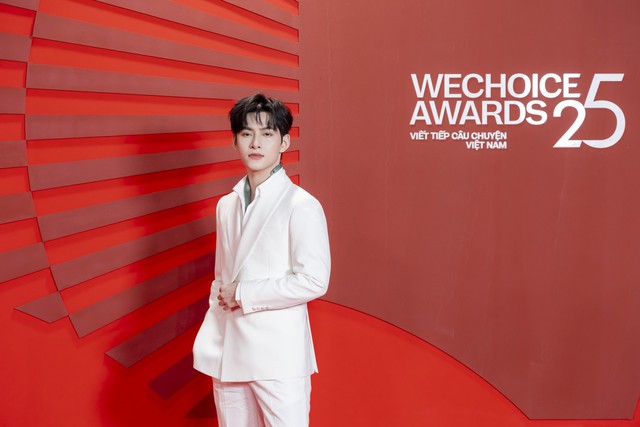 "Vũ trụ" nam thần tại WeChoice 2025: Khung hình dàn Tân binh gây sốt, người được đề cử đẹp nhất thế giới đỉnh cỡ nào? - Ảnh 2.