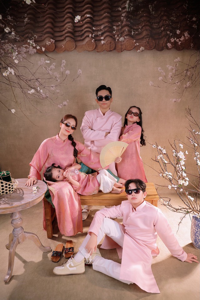 Không thể rời mắt khỏi Lisa nhà Khánh Thi-Phan Hiển lần đầu diễn sân khấu, xinh yêu quá mức, khí chất chuẩn "con nhà nòi" - Ảnh 6.