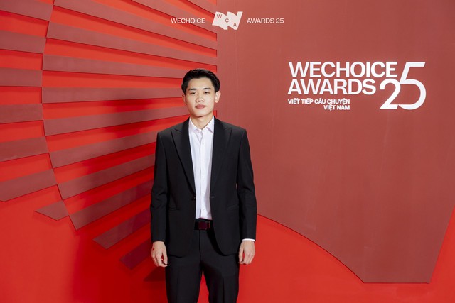 Đình Bắc diện vest bảnh bao tại WeChoice Awards 2025: Visual càng nhìn càng cuốn khiến fan reo hò hết cỡ  - Ảnh 1.