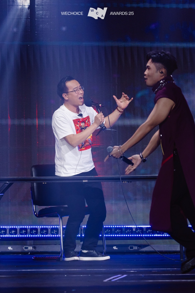 Đình Bắc "đi bão" ngay trên sân khấu WeChoice Awards, khiến cả Hoà Minzy cũng phải "quẩy móp chảo" vì Thắng đời 1-0  - Ảnh 2.