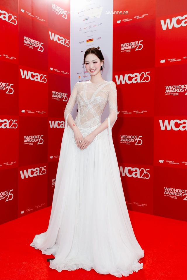 Tìm ra chủ nhân của outfit số 1 WeChoice 2025: Dàn sao nghĩ gì về đề bài mở, dresscode không màu sắc đầy "thách thức"?- Ảnh 11.