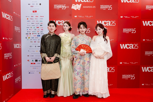 Tìm ra chủ nhân của outfit số 1 WeChoice 2025: Dàn sao nghĩ gì về đề bài mở, dresscode không màu sắc đầy "thách thức"?- Ảnh 13.