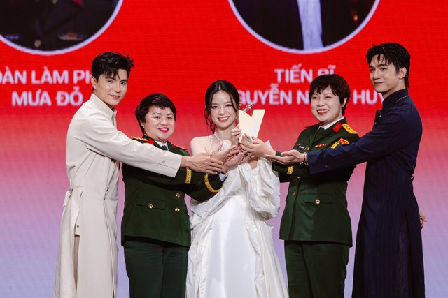 Mỹ nhân duy nhất xứng đáng là "thần tiên tỷ tỷ" ở WeChoice Awards 2025, mọi đường nét đều chuẩn tuyệt tác trời ban- Ảnh 3.