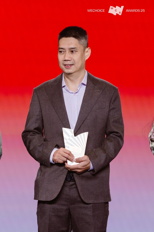 HLV Mai Đức Chung, cầu thủ Đình Bắc trở thành Top 10 Nhân vật truyền cảm hứng tại WeChoice Awards 2025 - Ảnh 3.