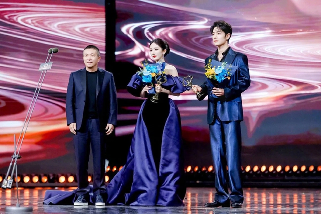 Tiếng gào thét bôi nhọ Dương Mịch giữa lễ trao giải khiến 60 triệu người sốc nặng- Ảnh 1.