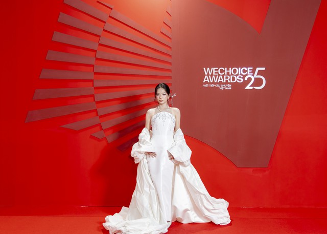 Mỹ nhân duy nhất xứng đáng là "thần tiên tỷ tỷ" ở WeChoice Awards 2025, mọi đường nét đều chuẩn tuyệt tác trời ban- Ảnh 7.
