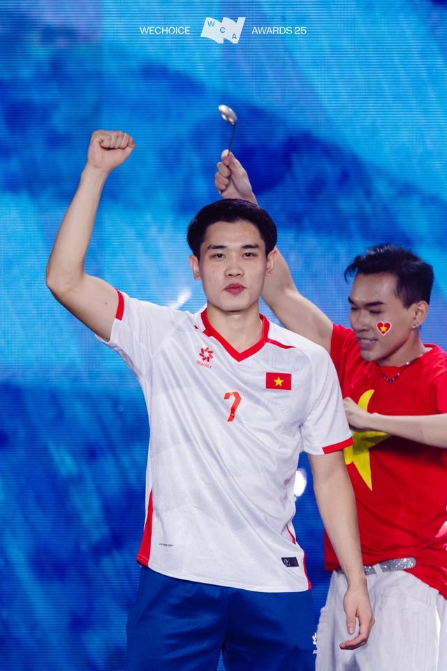 Trọn vẹn visual "tuyệt đối điện ảnh" của Đình Bắc ở WeChoice Awards, "cầu thủ quốc dân" vừa giỏi vừa đẹp, hút fan bậc nhất!- Ảnh 11.