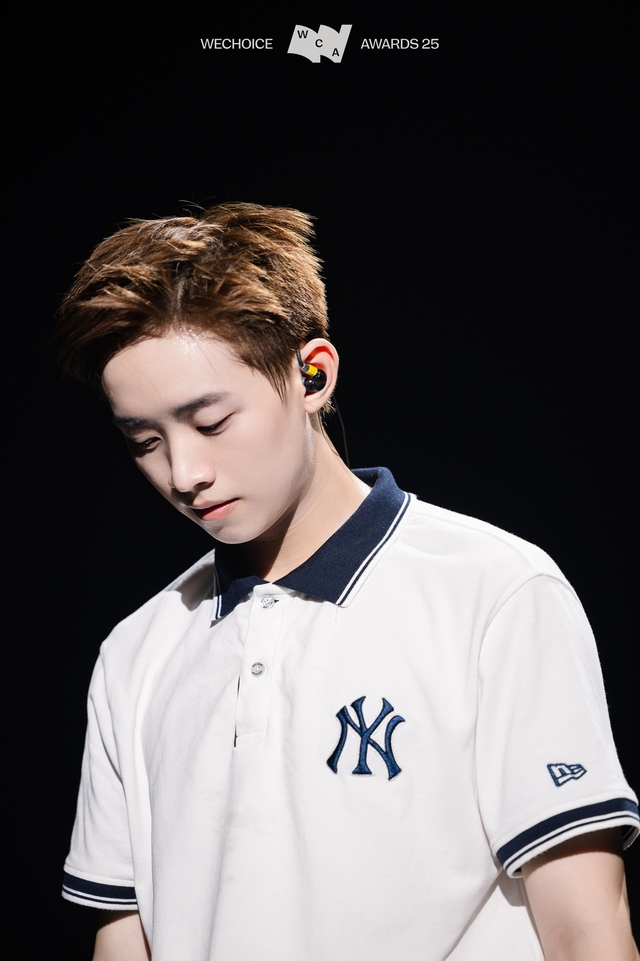 Trọn bộ visual của trai đẹp CONGB tại WeChoice Awards 2025: Chỉ 1 từ quá "PEAK"!- Ảnh 8.