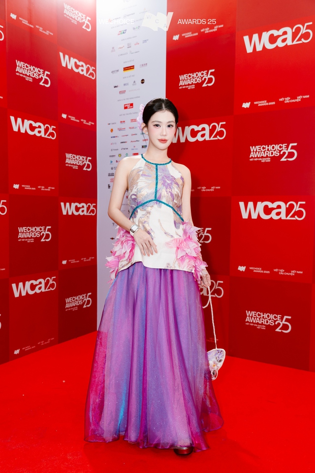 Tìm ra chủ nhân của outfit số 1 WeChoice 2025: Dàn sao nghĩ gì về đề bài mở, dresscode không màu sắc đầy "thách thức"?- Ảnh 10.