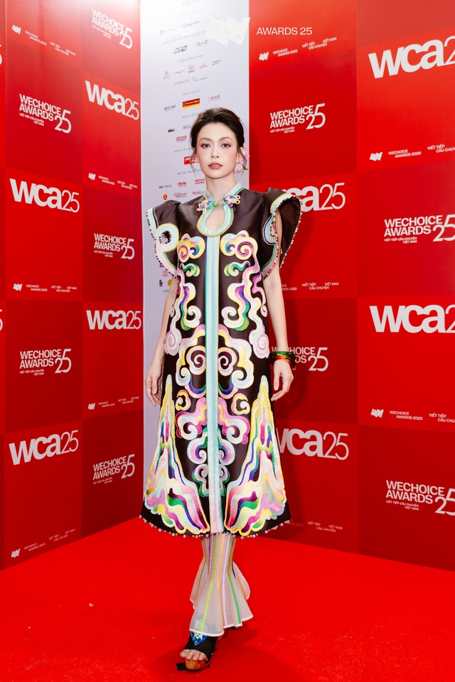 Tìm ra chủ nhân của outfit số 1 WeChoice 2025: Dàn sao nghĩ gì về đề bài mở, dresscode không màu sắc đầy "thách thức"?- Ảnh 16.