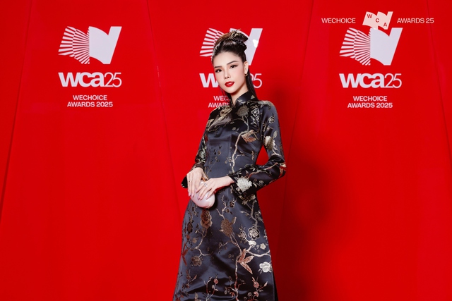 Kỳ Hân - vợ Mạc Hồng Quân khoe visual sáng phát sáng trên thảm đỏ WeChoice Awards, mẹ 2 con vóc dáng vẫn nuột nà  - Ảnh 4.