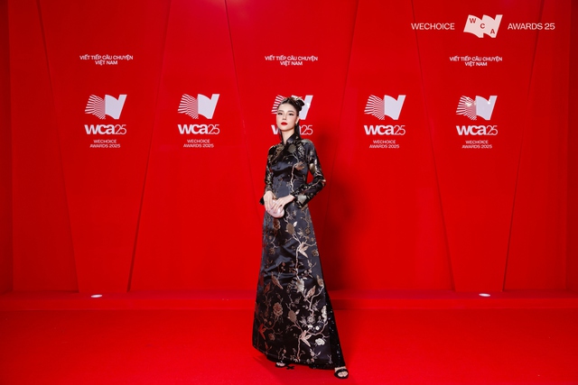 Kỳ Hân - vợ Mạc Hồng Quân khoe visual sáng phát sáng trên thảm đỏ WeChoice Awards, mẹ 2 con vóc dáng vẫn nuột nà  - Ảnh 5.